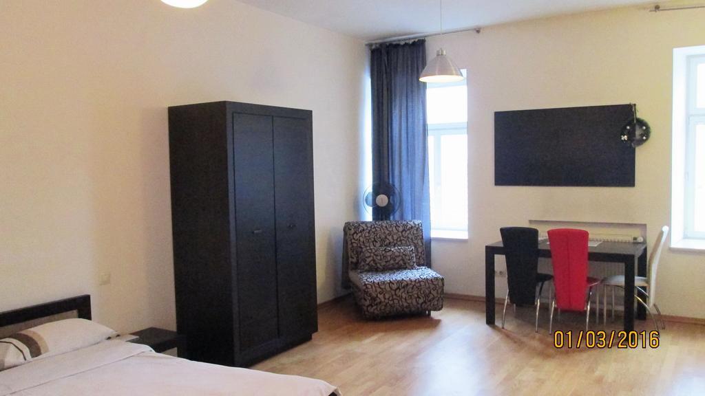 Apartment In The Centre Of Lviv Exterior photo