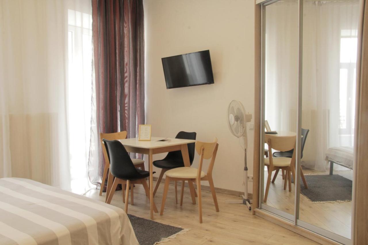 Apartment In The Centre Of Lviv Exterior photo