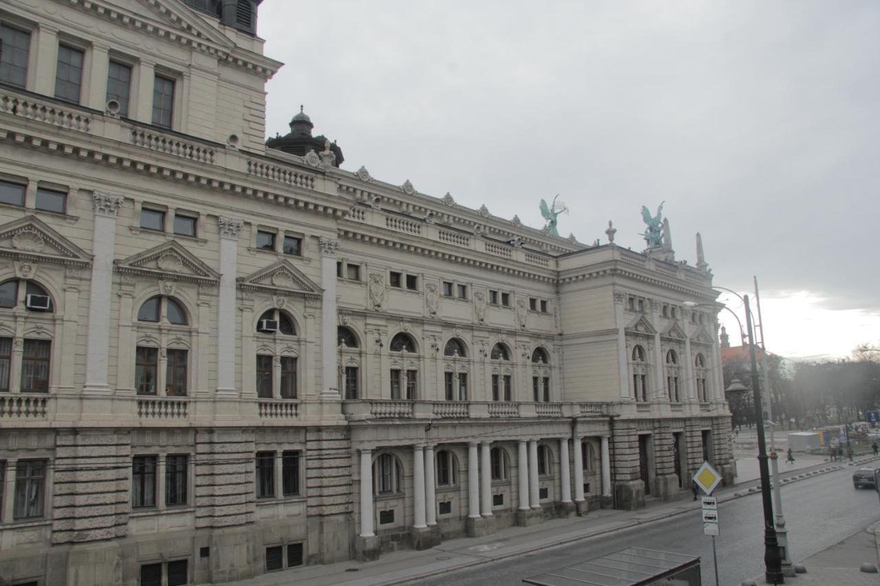 Apartment In The Centre Of Lviv Exterior photo